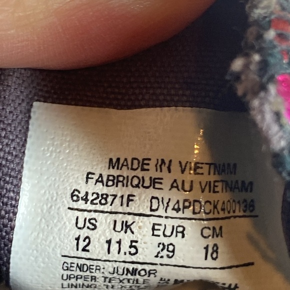 Chuck Taylor All Star Easy On Doodles Irridescent Pattern Canvas Sneakers - Picture 8 of 9